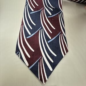 VTG 100% Silk Made USA Retro Print NeckTie Men 57x3.75 Burgundy Navy Blue Facets